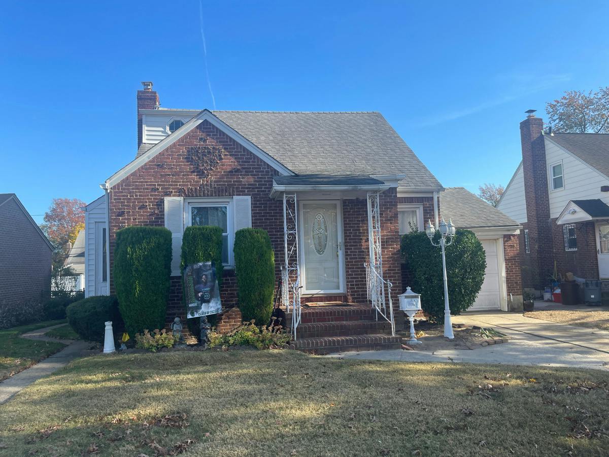 Donald Ct, Elmont, NY 11003