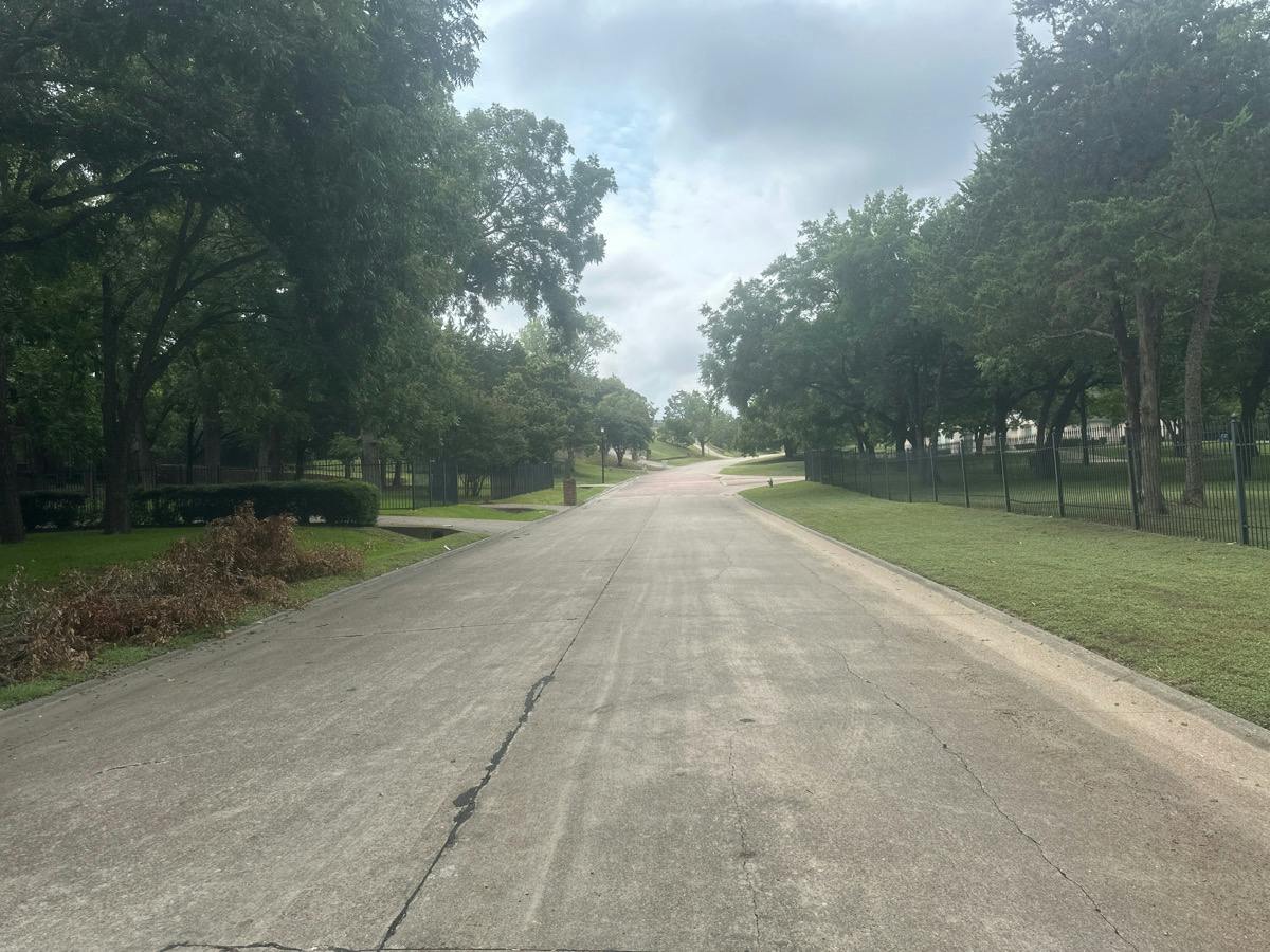 Whispering Oaks Dr, Desoto, TX 75115