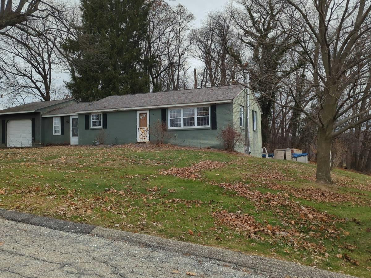 Circle Dr, Delmont, PA 15626