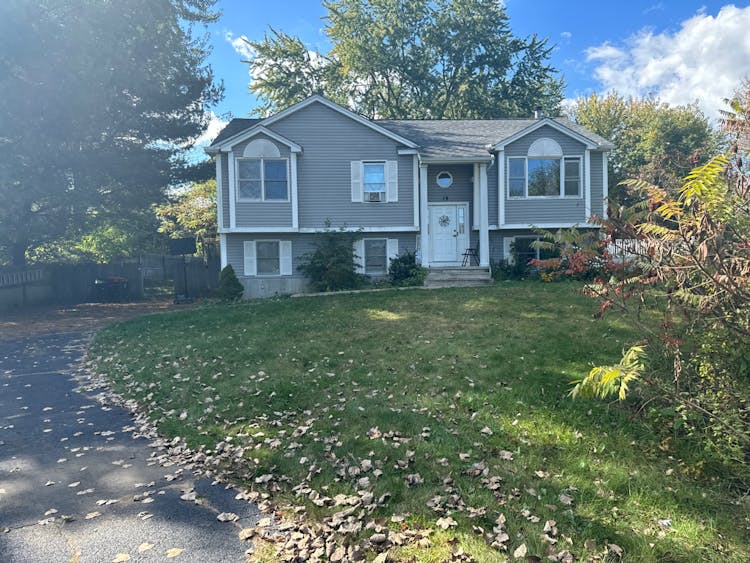 18 Deer Run Rd, Agawam, MA 01001, Hampden County | Auction.com