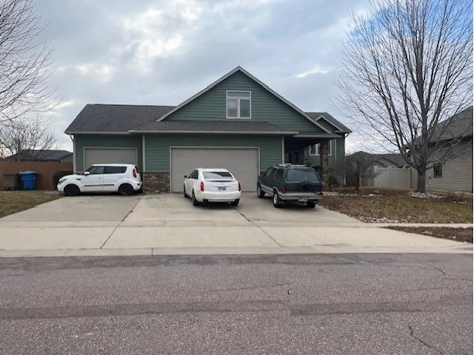 913 N Caleb Ave Sioux Falls, SD 57103, Minnehaha County