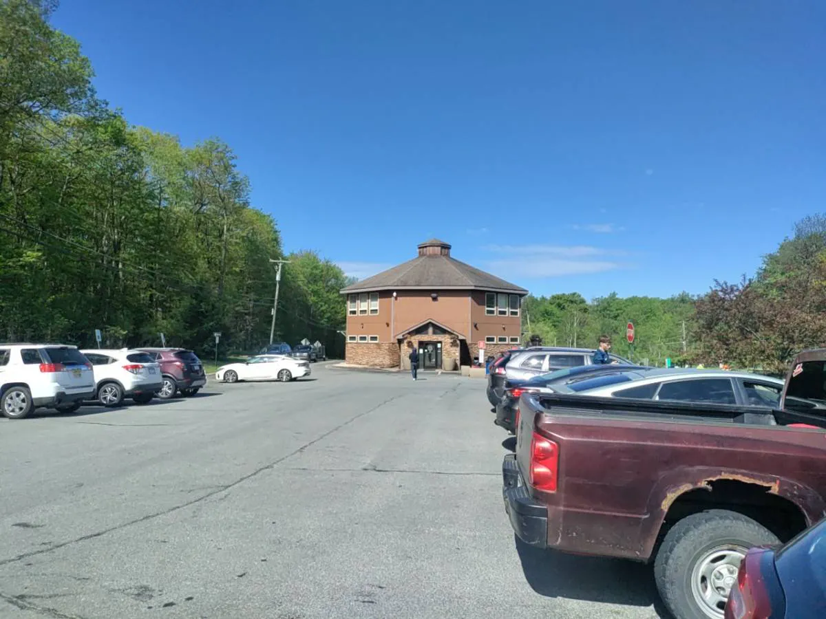 Ventnor Dr, Tobyhanna, PA 18466