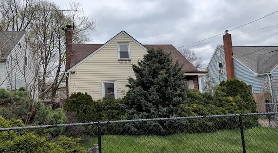 1857 12th St SW Akron, OH 44314, Summit County