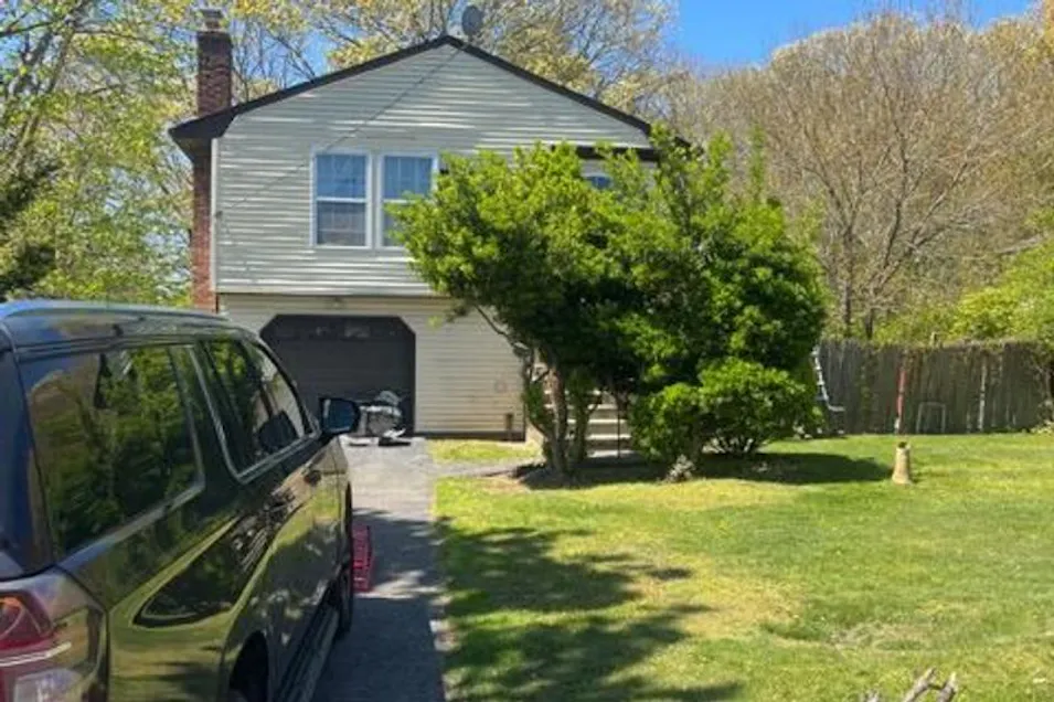 26 Hawthorne Ave. Ronkonkoma, NY 11779, Suffolk County