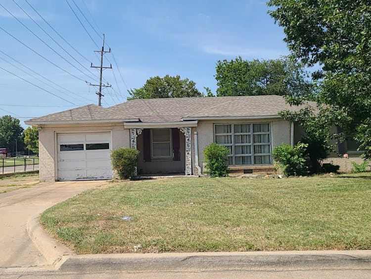 1017 Maxwell Ardmore, OK 73401, Carter County