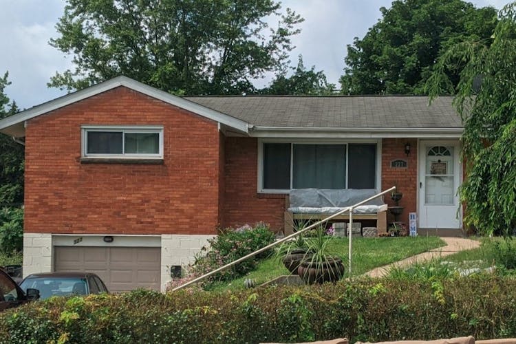 327 Greenway Dr Pittsburgh, PA 15235, Allegheny County