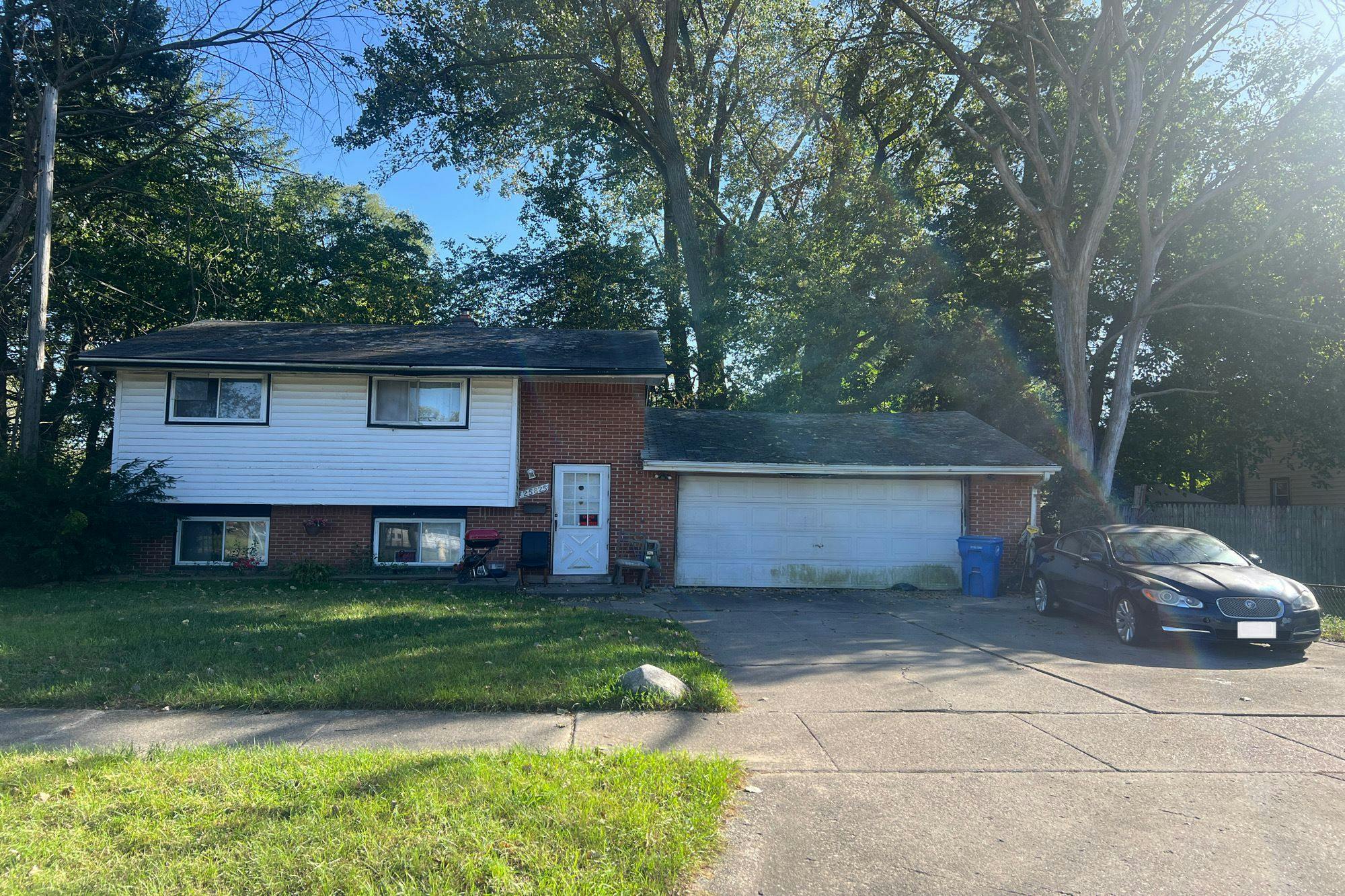 Carlysle St, Inkster, MI 48141