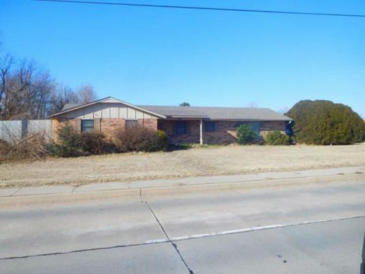 Cambridge Dr, Yukon, OK 73099