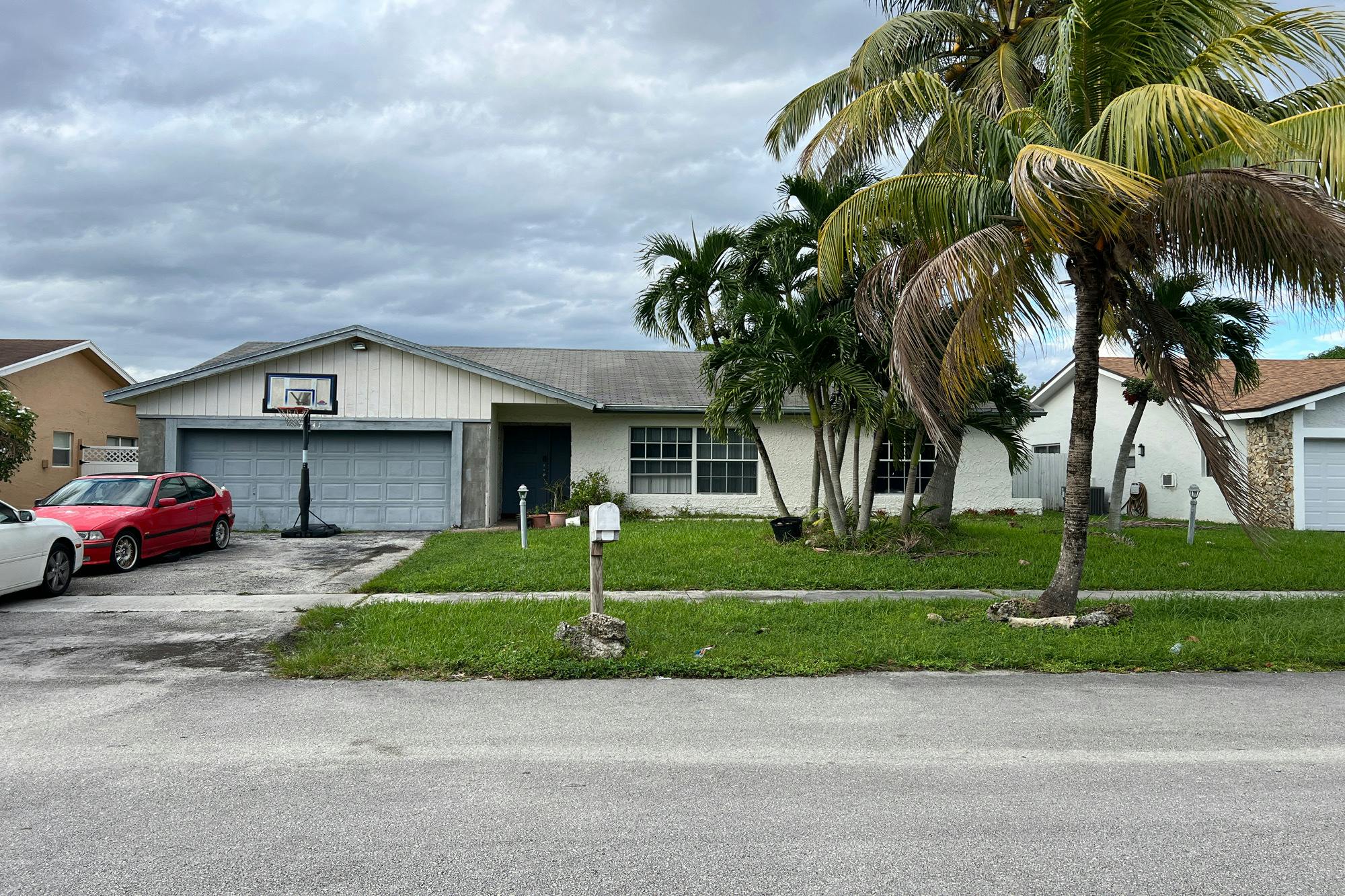 38th Ct, Lauderhill, FL 33319