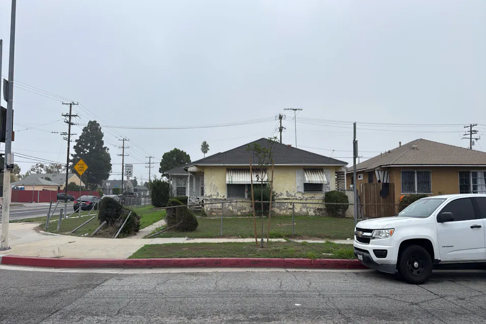 13502 S San Pedro St Los Angeles, CA 90061, Los Angeles County