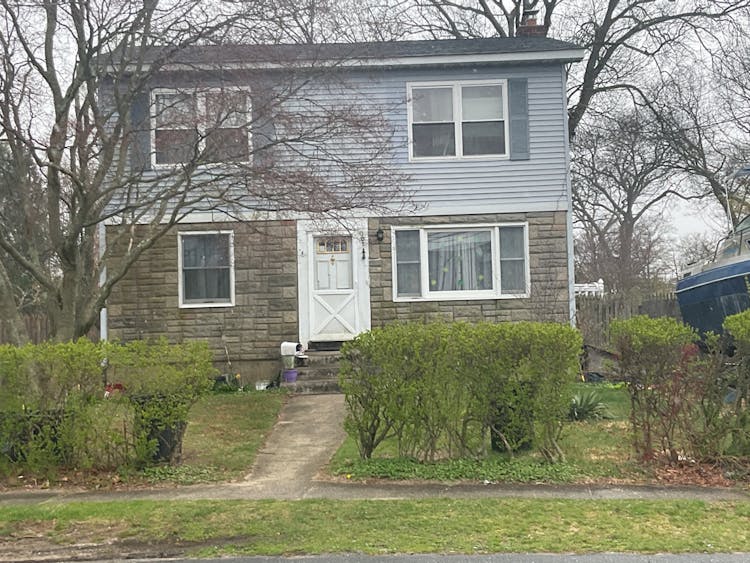 105 Phyllis Drive Lindenhurst, NY 11757, Suffolk County