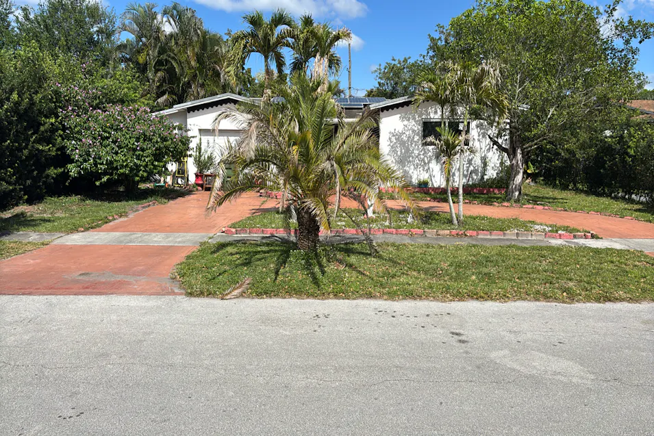 631 SW 69th Av Pembroke Pines, FL 33023, Broward County