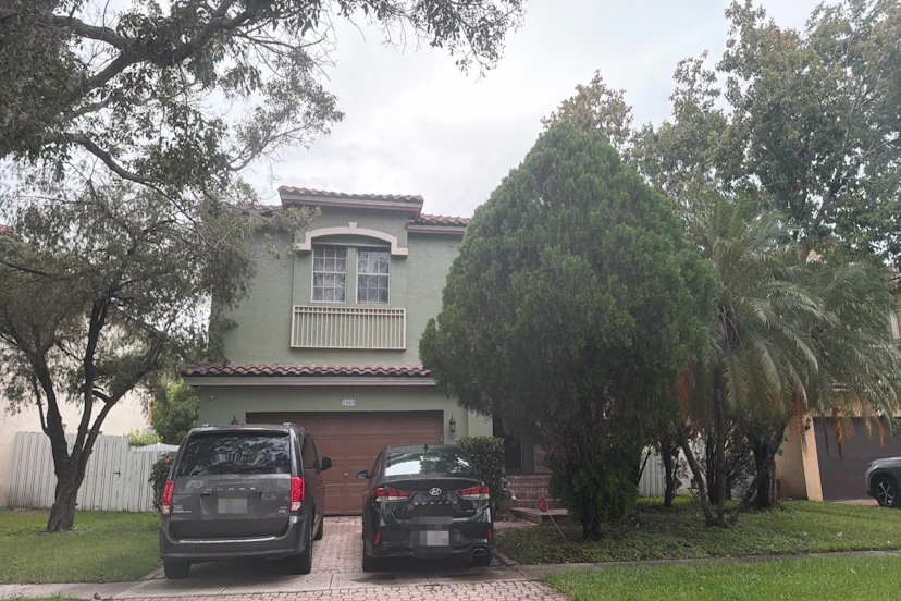 1060 Nw 184th Ter