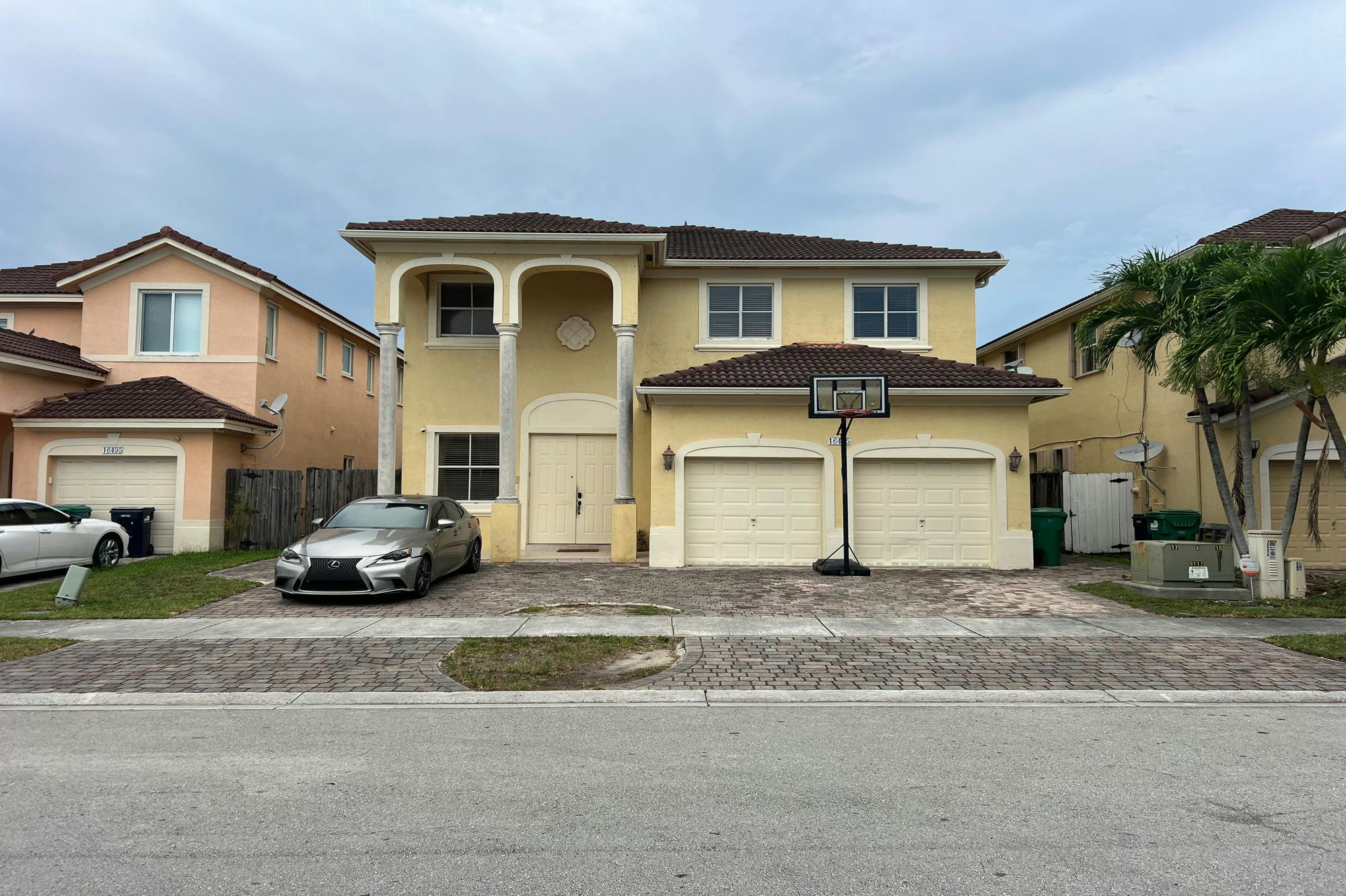 84th Ln, Miami, FL 33193