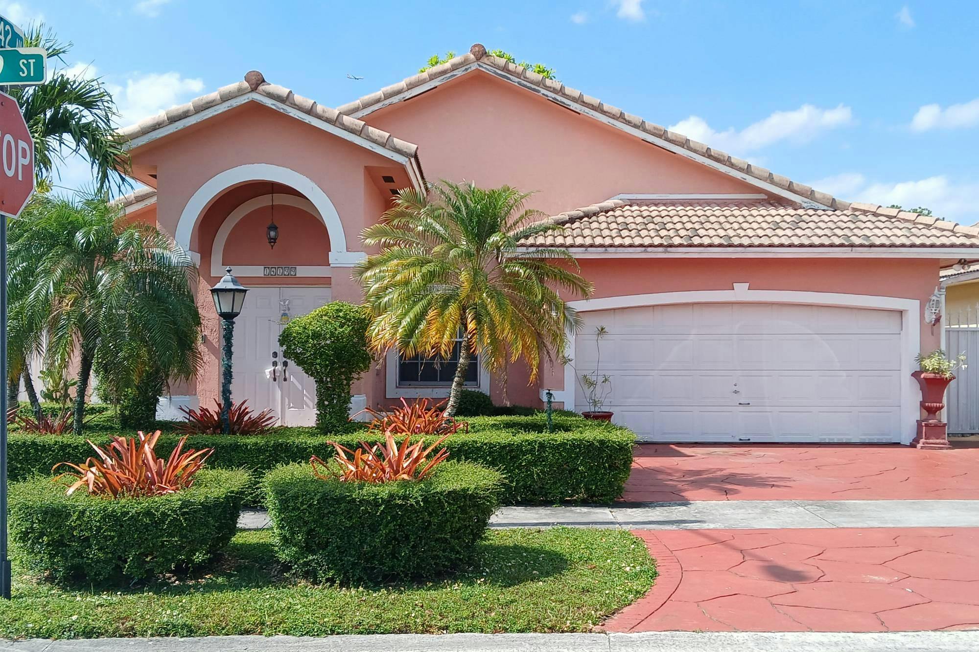 9th St, Miami, FL 33184
