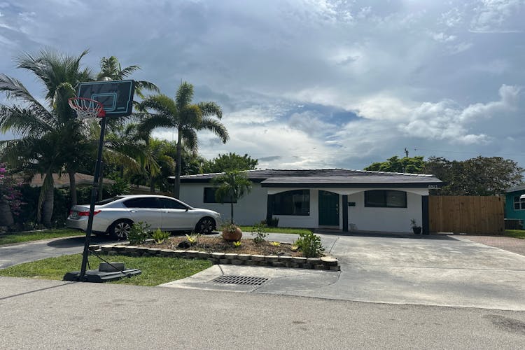 4821 8th Ave Oakland Park, FL 33334, Broward County