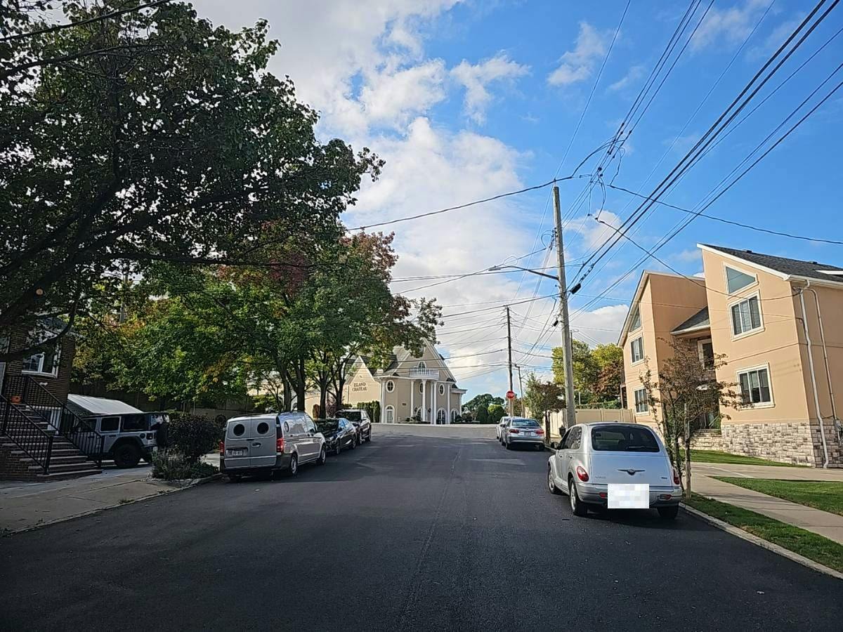 Railroad Ave, Staten Island, NY 10304