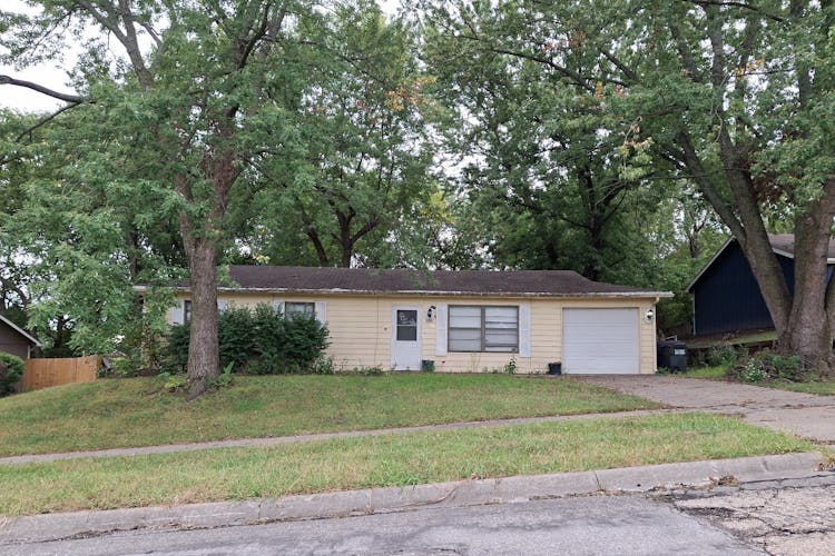 3905 West 11th Place Lawrence, KS 66049, Douglas County