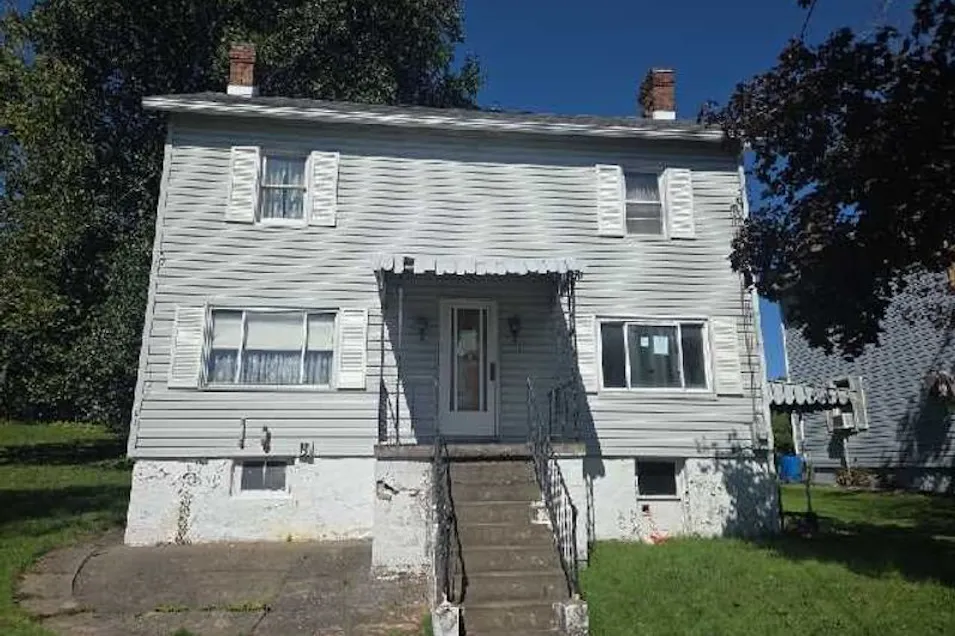 102 Cambruzzi Hill Rd Irwin, PA 15642, Westmoreland County