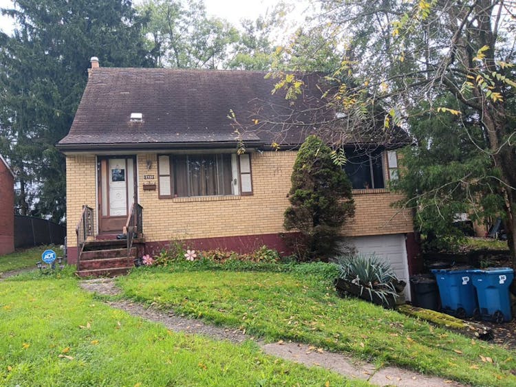 2732 Race Street Pittsburgh, PA 15235, Allegheny County