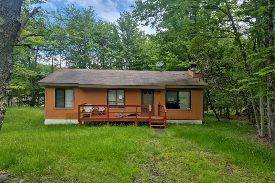 8 Hawk Mew Salem Township, PA 18426, Pike County
