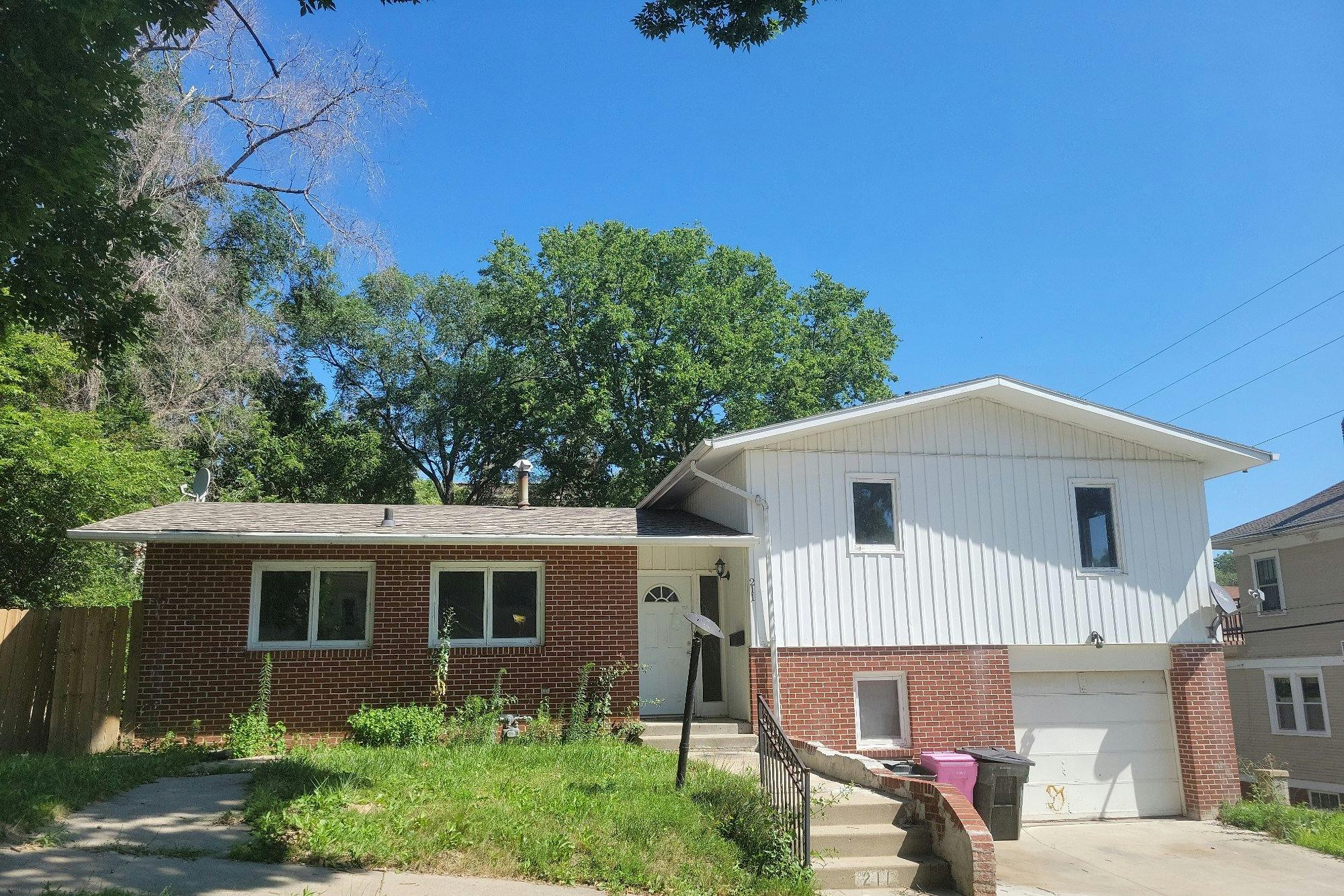 21st St, Sioux City, IA 51104