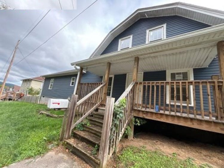 300 Holston St Narrows, VA 24124, Giles County