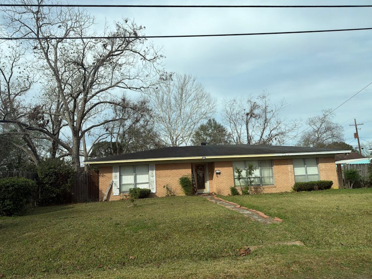 320 South Third Street Silsbee, TX 77656, Hardin County