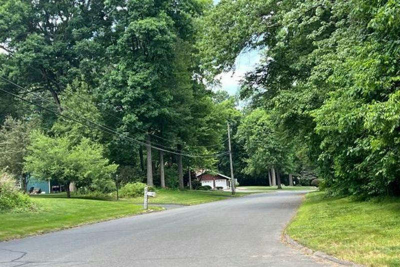 Laurwood Dr, Bolton, CT 06043