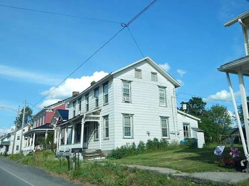 142 E Main St