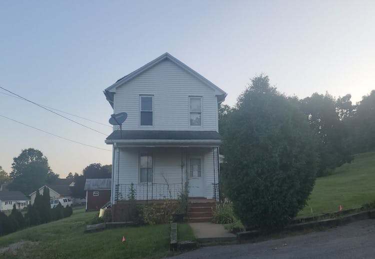 127 Grove Ave Chicora, PA 16025, Butler County