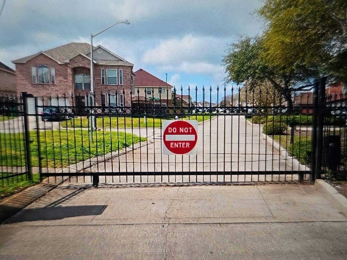 Village Green St, Harvey, LA 70058