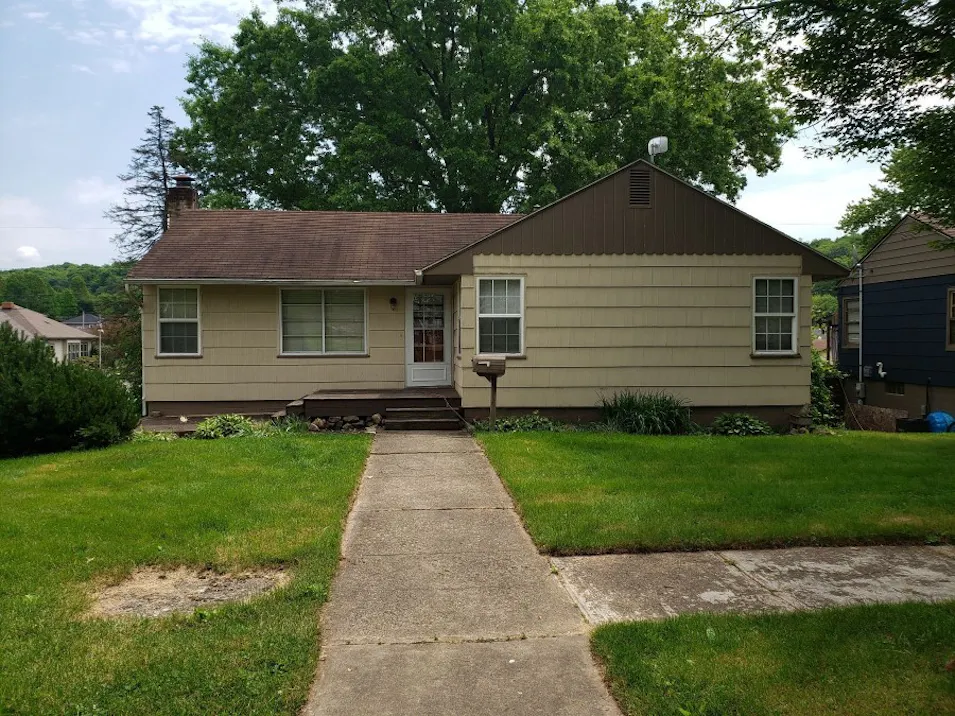 918 N 1st St Dennison, OH 44621, Tuscarawas County