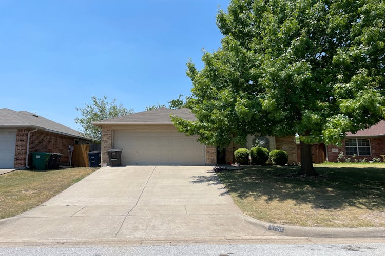 9128 Christopher Cir Fort Worth, TX 76140, Tarrant County