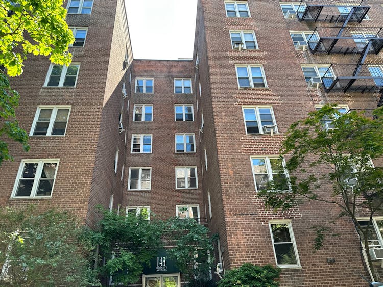 143 Ave 5R, New York, NY, 10040, USA