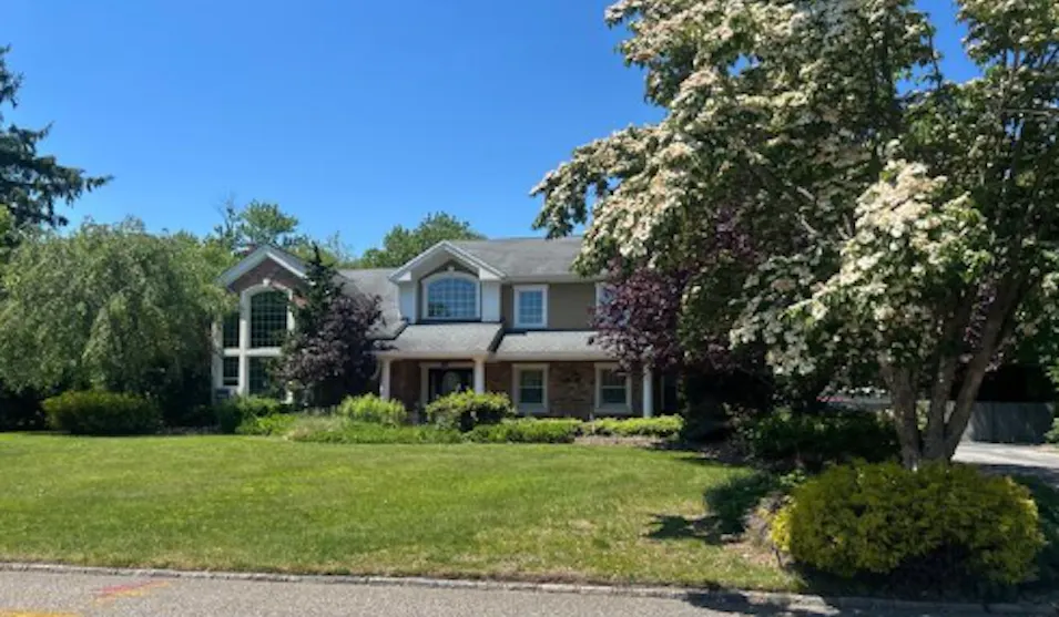 906 Thompson Drive Bay Shore, NY 11706, Suffolk County