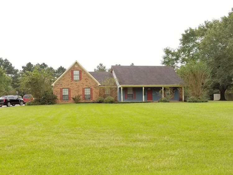 125 Country Bend Place Byram, MS 39272, District Hinds County