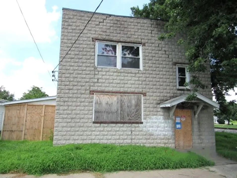 300 Forest St Hartford, IL 62048, Madison County