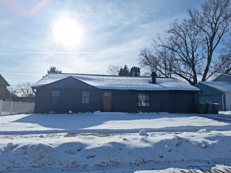 553 Sheffield Dr Valparaiso, IN 46385, Porter County