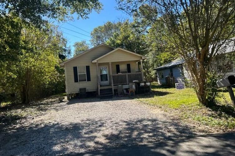 114 E Desota St Ville Platte, LA 70586, Evangeline County