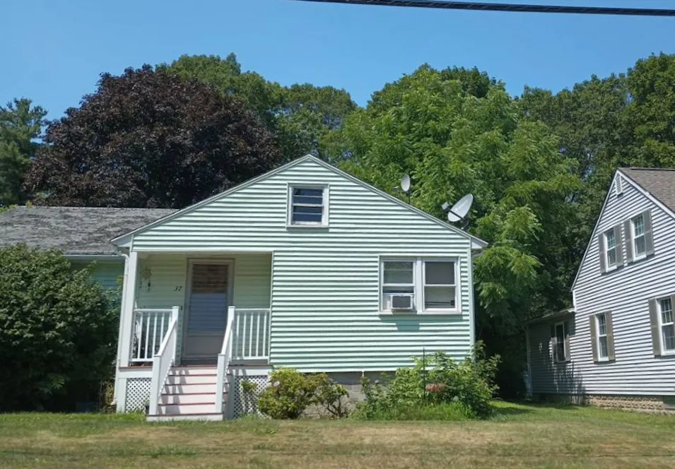 37 Woodlawn Ave Kittery, ME 03904, York County