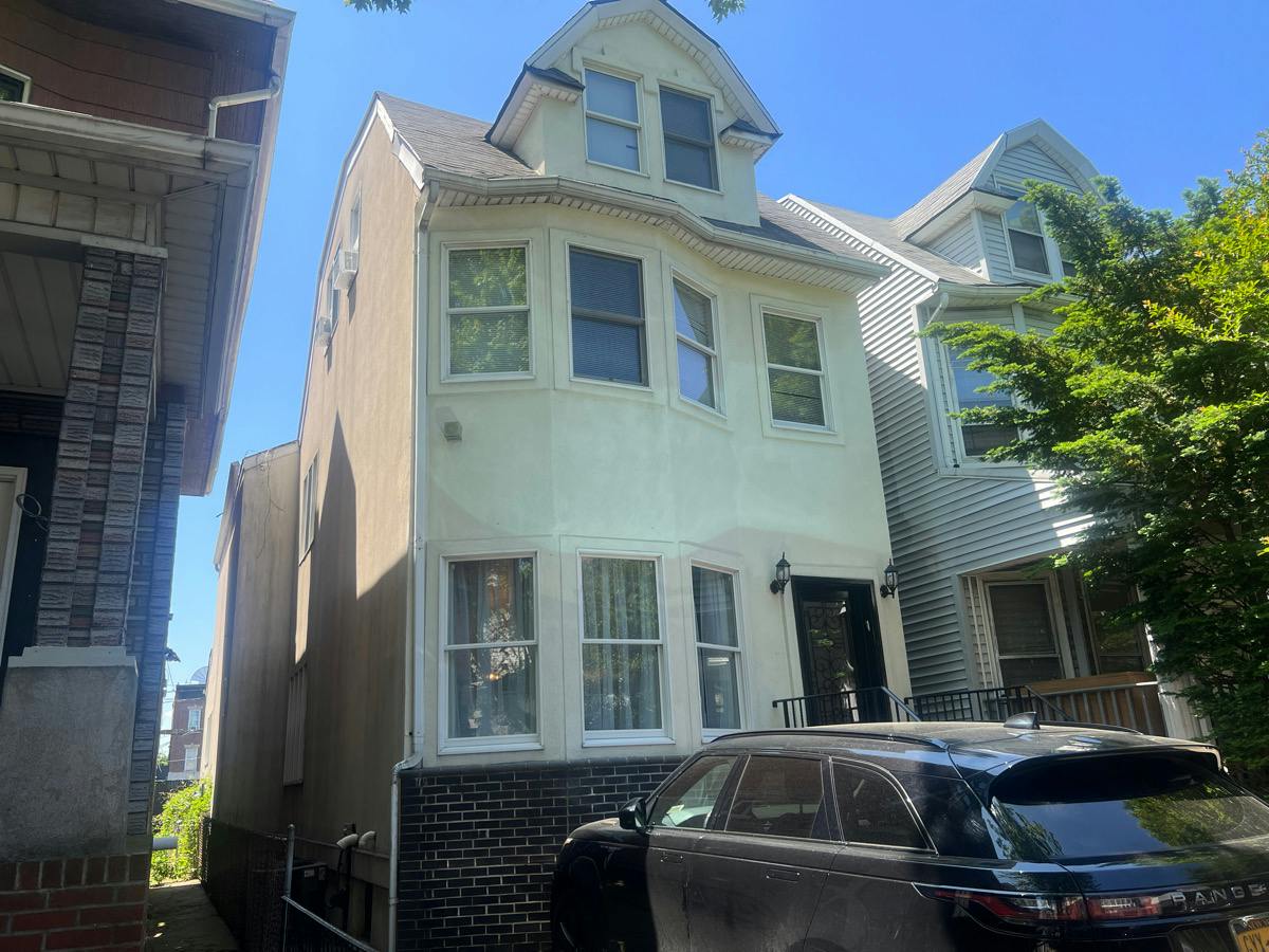 12th St, Brooklyn, NY 11230