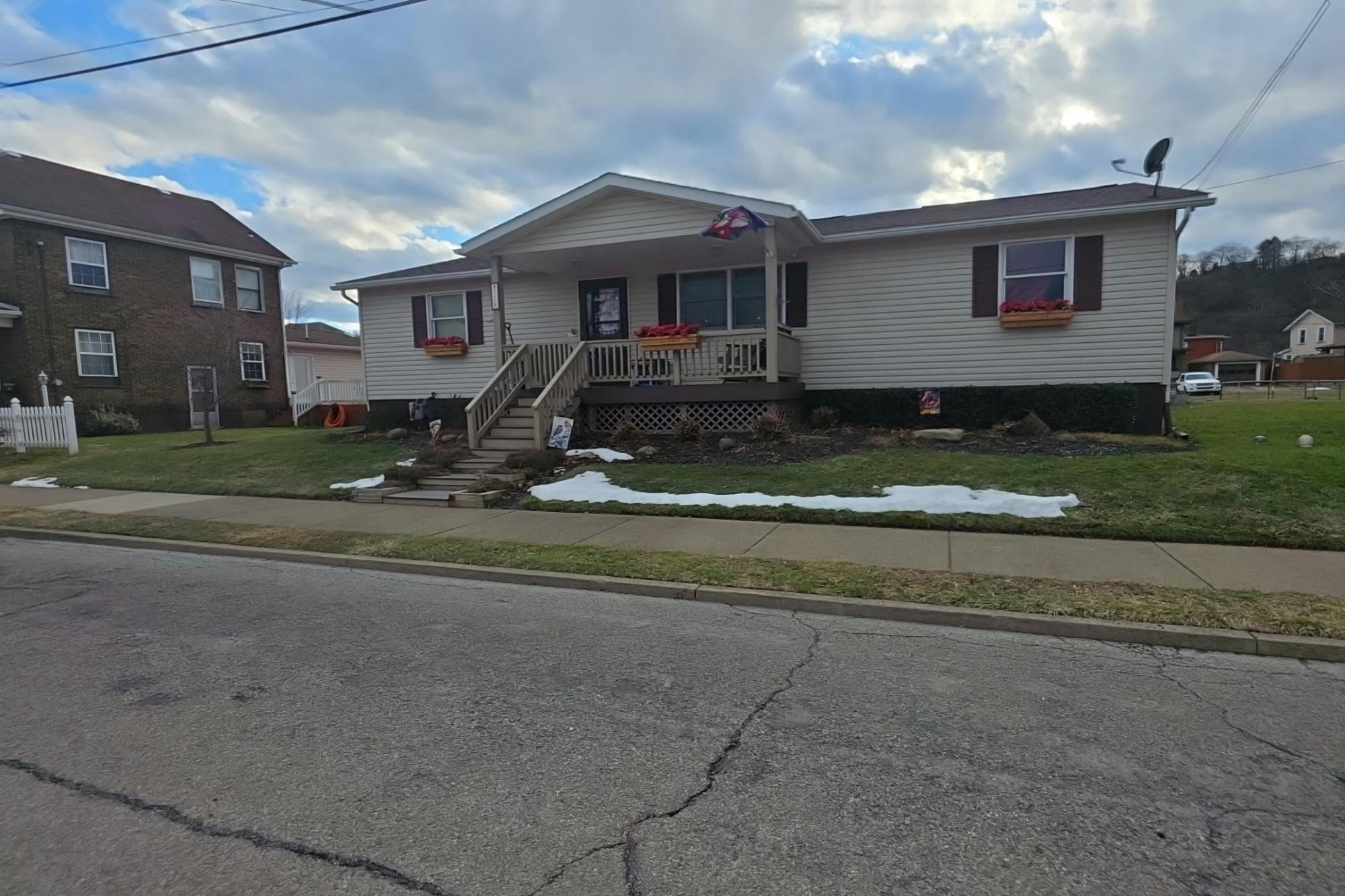 7th Ave, New Brighton, PA 15066