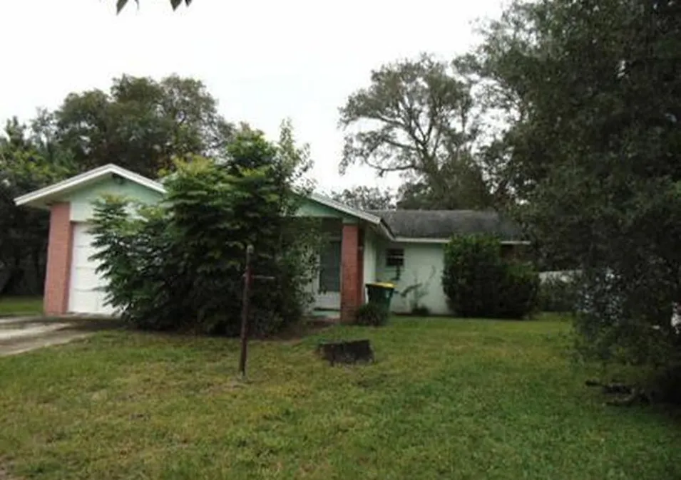 651 W Blue Lake Terr Deland, FL 32724, Volusia County