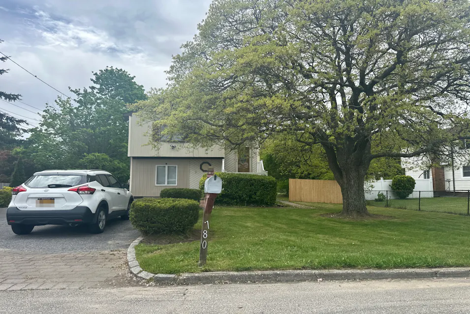 780 Wisconsin Avenue Bay Shore, NY 11706, Suffolk County