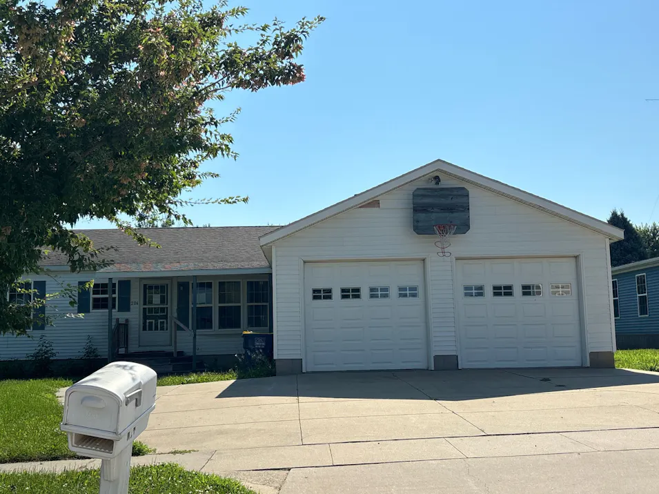 206 S Q Ave Vinton, IA 52349, Benton County