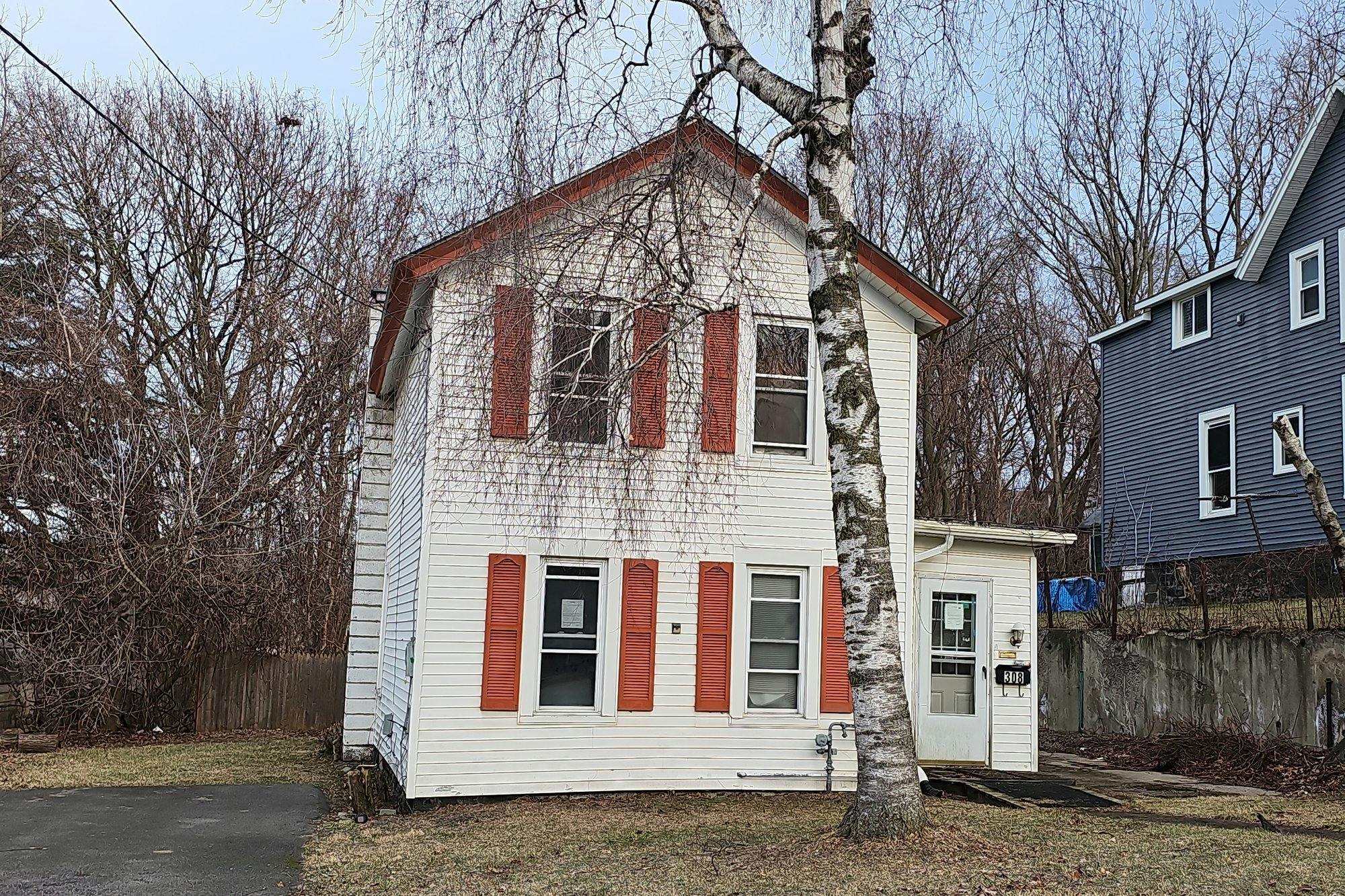 Lewis St, Syracuse, NY 13204