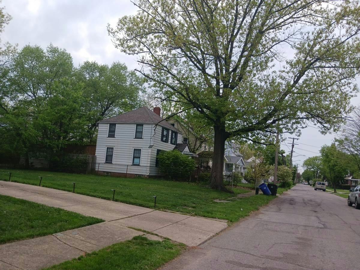 Larchmont Rd, Cleveland, OH 44110
