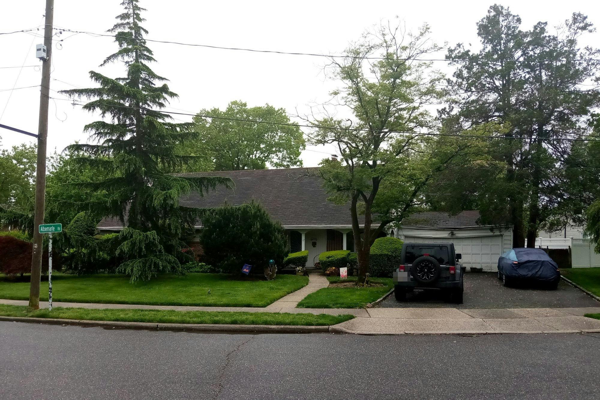 Albemarle Rd, Westbury, NY 11590