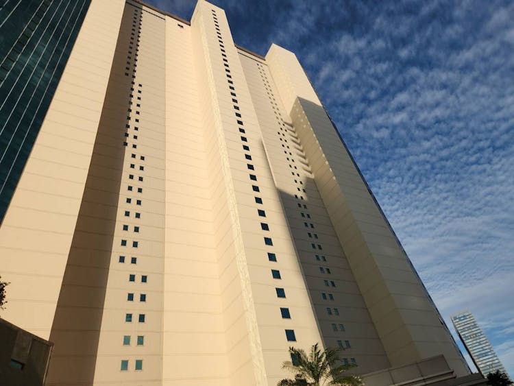 1177 Queen St Apt No 1704 Honolulu, HI 96814, Honolulu County